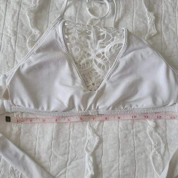 BECCA High Neck Crochet Floral Lace Bikini Top L EUC White Halter - Picture 6 of 10